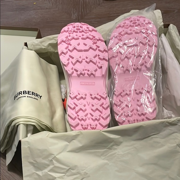 Bought these a half size too big by accident - Picture 5 of 7